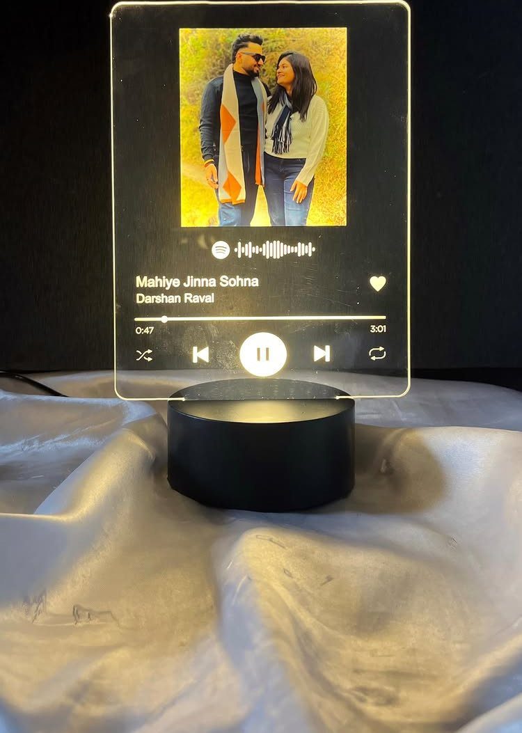 Acrylic Spotify album plaque with a couple's photo and music controls on a base.